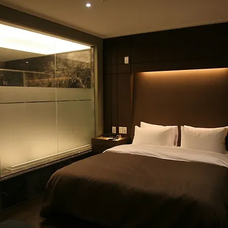 Club Hotel